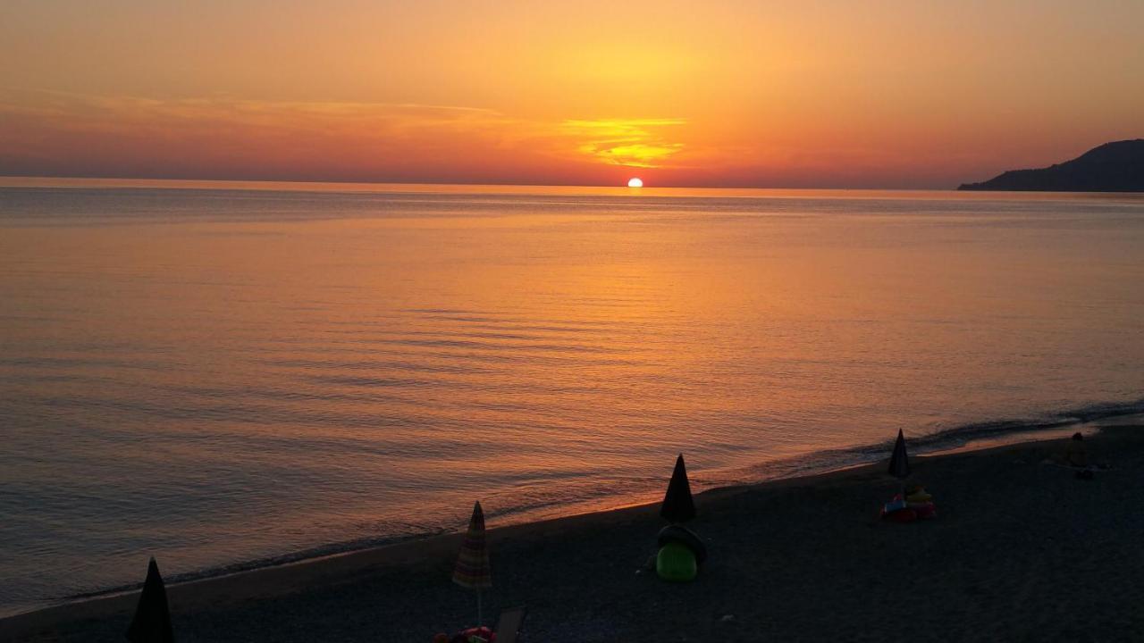 Bed and Breakfast A Due Passi Dal Mare Acquappesa Exterior foto